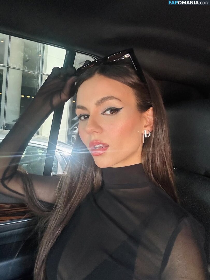 Victoria Justice / https: / victoriajustice Çıplak OnlyFans  Sızdırılmış Fotoğraf #9
