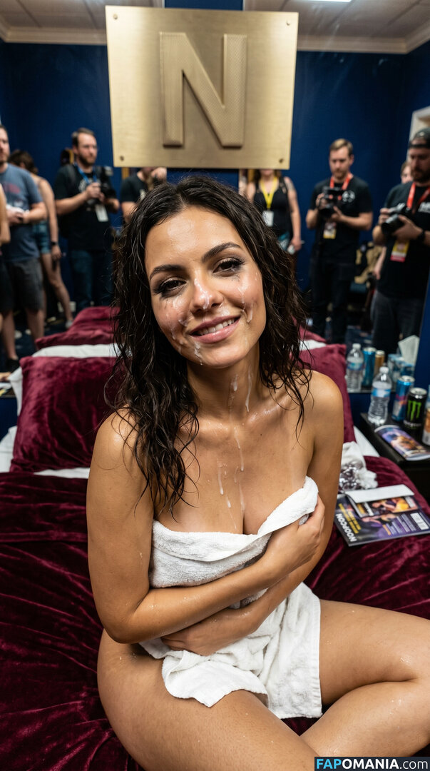 Victoria Justice / https: / victoriajustice Çıplak OnlyFans  Sızdırılmış Fotoğraf #92