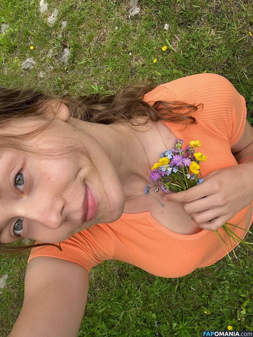 _vitaniemi01 / bloom.xvi / nayane_vitali01 / vitaniemi Çıplak OnlyFans  Sızdırılmış Fotoğraf #18