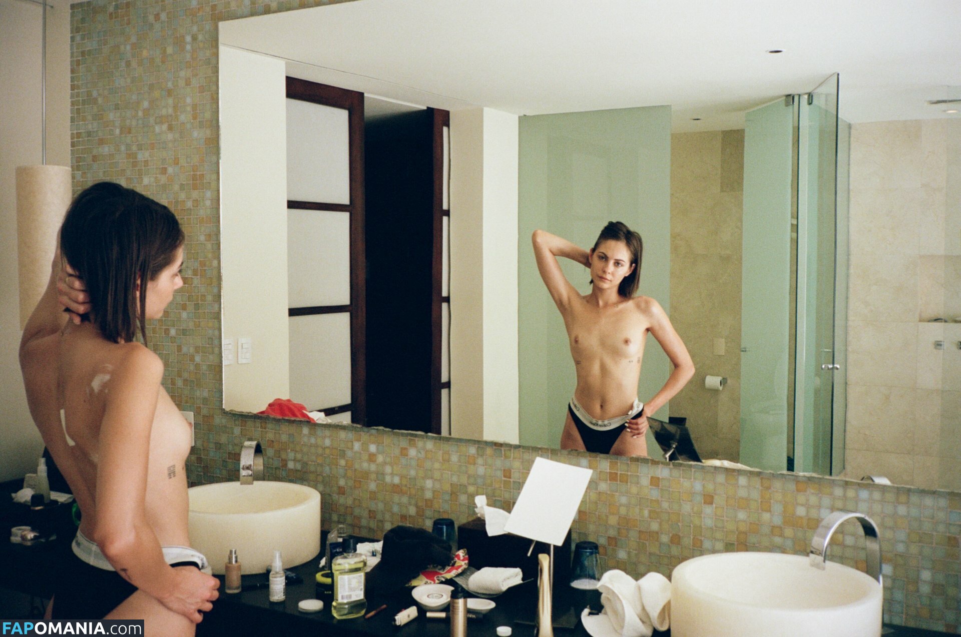 Willa Holland / willaholland Çıplak OnlyFans  Sızdırılmış Fotoğraf #1