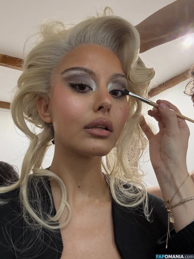 Zahia Dehar / zahiaofficiel Çıplak OnlyFans  Sızdırılmış Fotoğraf #312