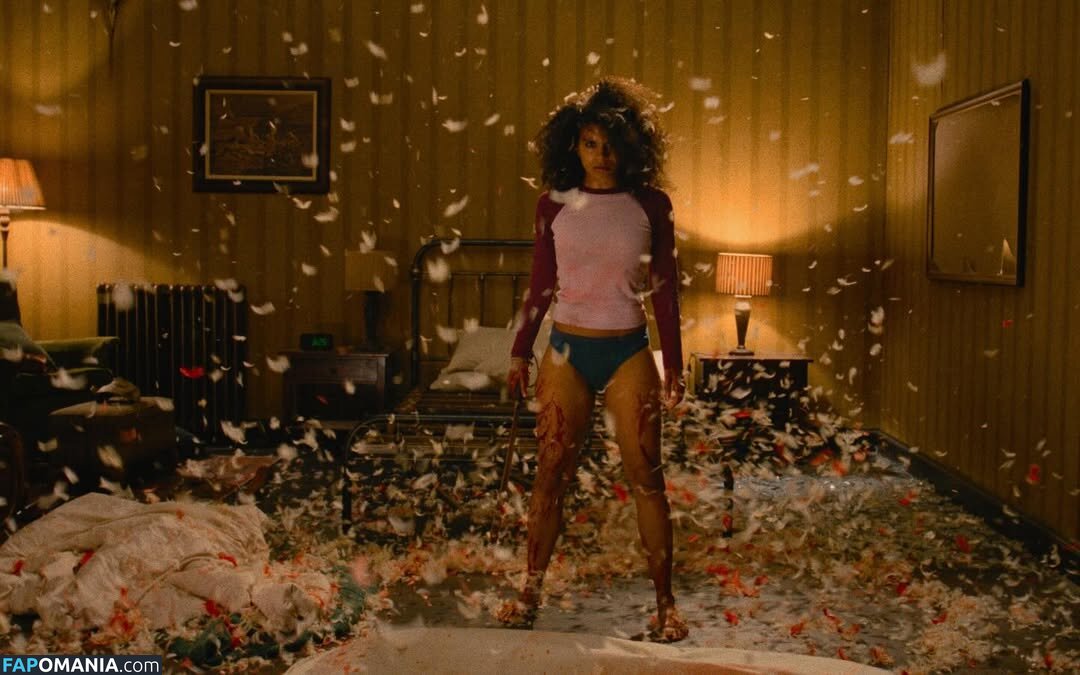 Zazie Beetz / zaziebeetz Çıplak OnlyFans  Sızdırılmış Fotoğraf #1