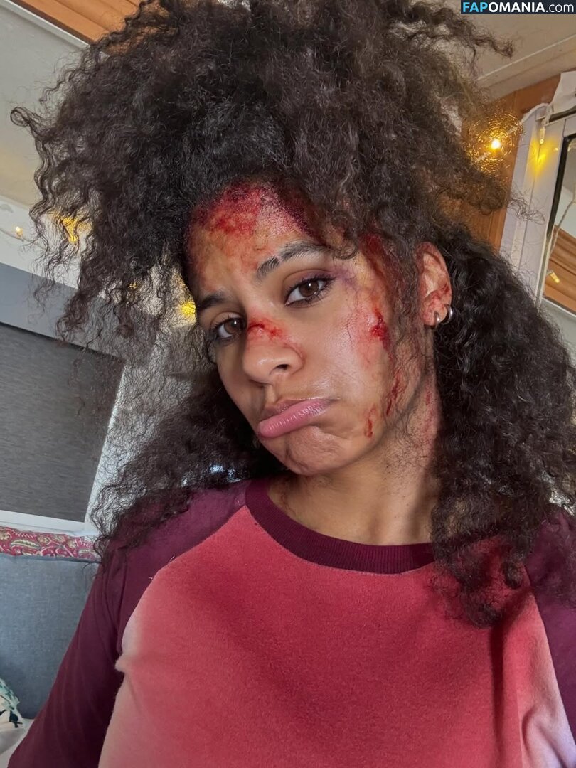 Zazie Beetz / zaziebeetz Çıplak OnlyFans  Sızdırılmış Fotoğraf #5