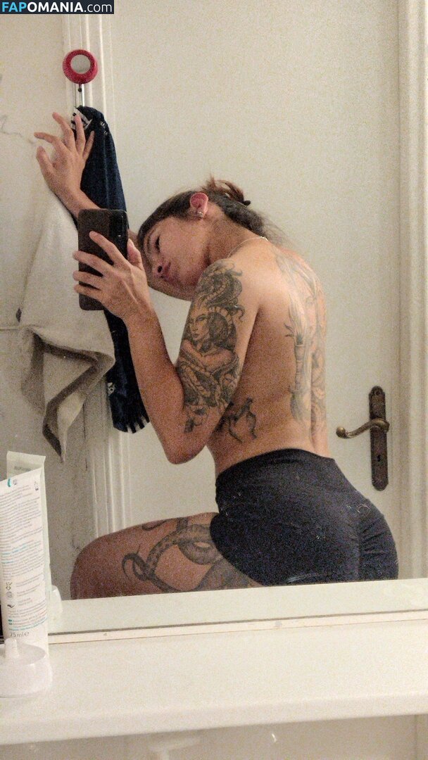 Aline Tavares / Zumbificad4 Çıplak OnlyFans  Sızdırılmış Fotoğraf #2